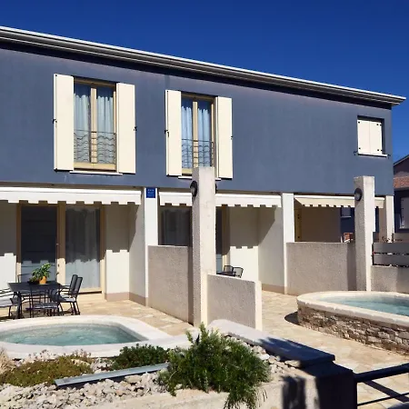 Modern With Swimming Pool Dom wakacyjny Banjole